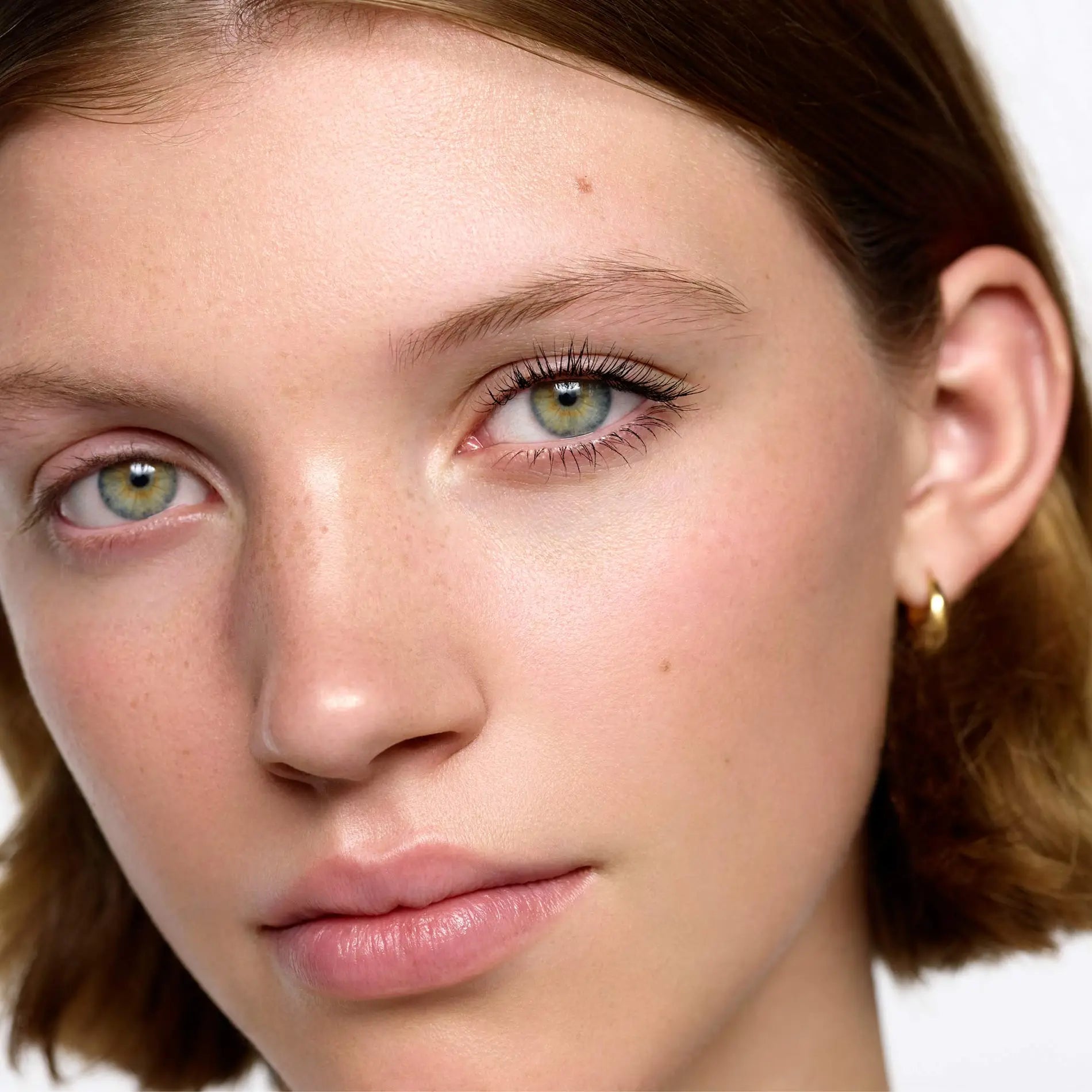 Máscara de pestañas en suero Rose Inc Ultra-Black Lash Lift